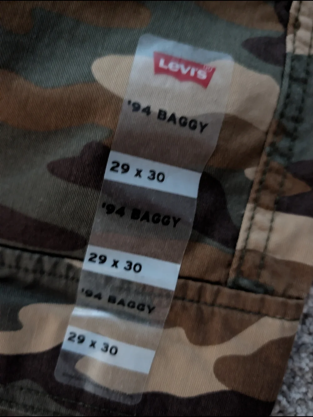 NWT Levi's '94 Baggy Camo Cargo Pants Size 29x30 29
